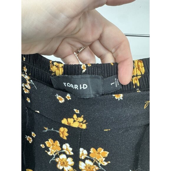 Torrid Black Floral Challis Tie Front Tapered Pant Women Plus Size 1X Cropped - Picture 4 of 11